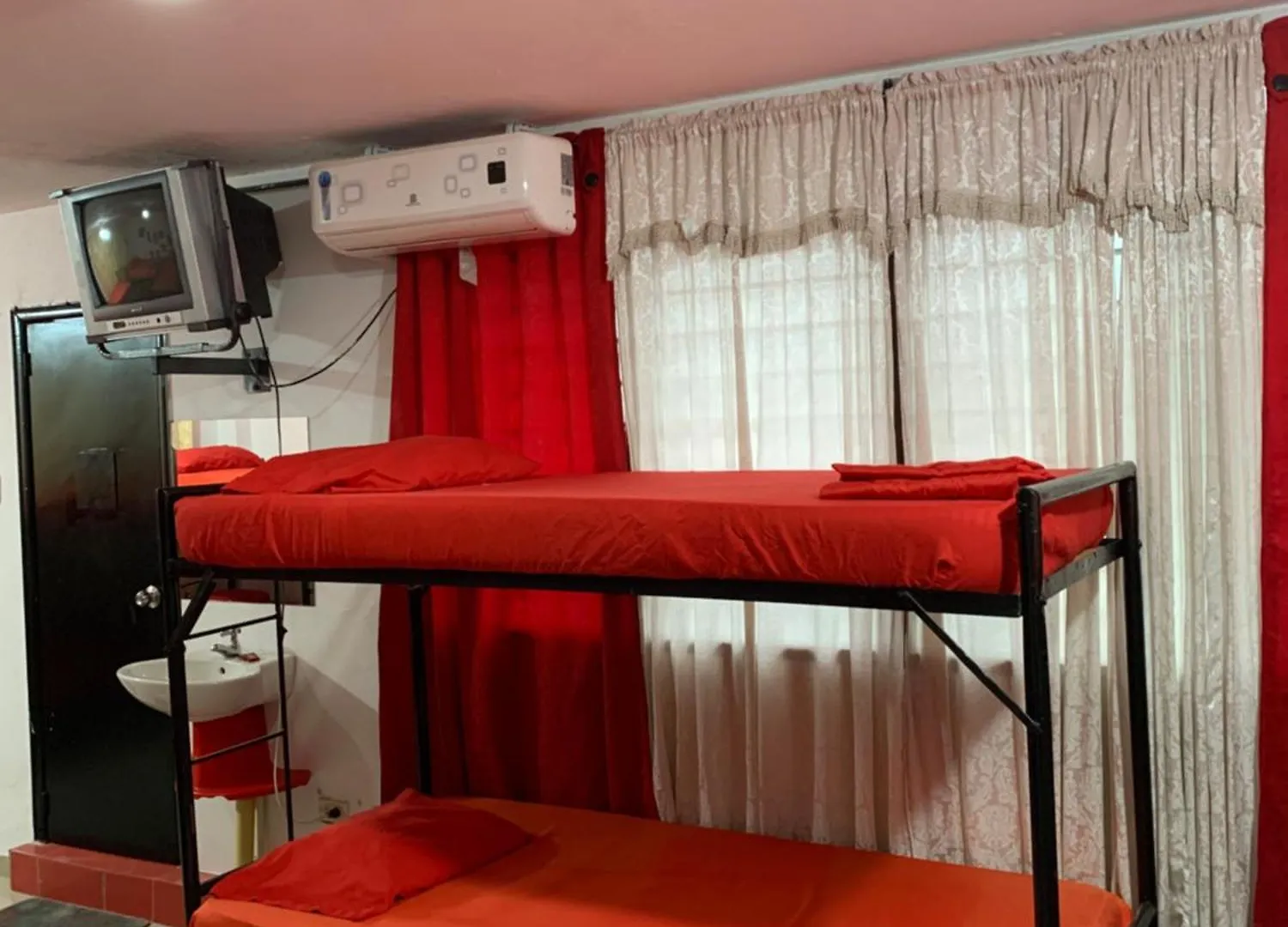 ゲストハウス Hotel El Exito サンタ・マルタ